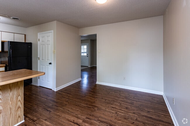 2 BR, 2 BA - 1,300SF - Twin Oaks Apartments