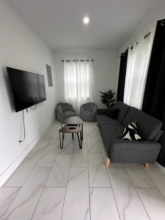 Building Photo - 261 NW 34th St Unit ID1378984P