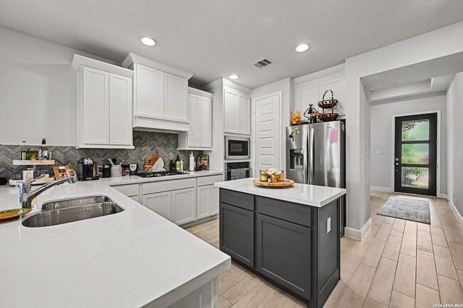 Building Photo - 14422 Hondo Knot