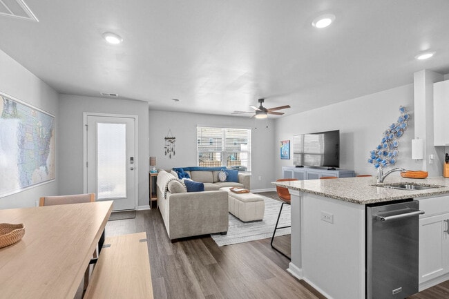 Photo - 2031 Lake View Cir Unit SI ID1467069P