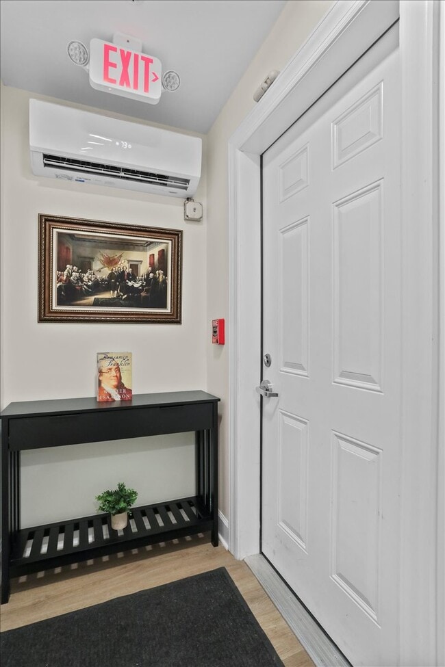 Photo - 34 W Franklin St