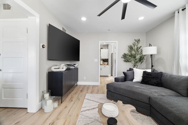 Photo - 304 E Goodwin St Unit ID1257809P