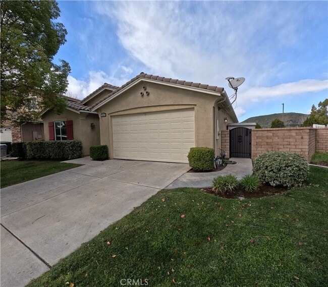 Building Photo - 34563 Wintersweet Ln