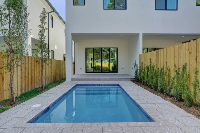 Photo - 606 SW 7th Ave