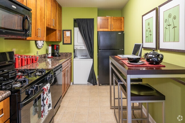 2BR, 1BA - 973 SF - Kitchen - Ridge View Apartment Homes