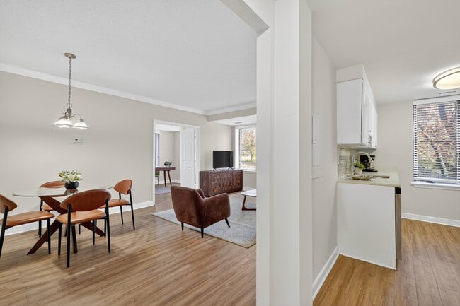 Photo - The Saratoga Apartments