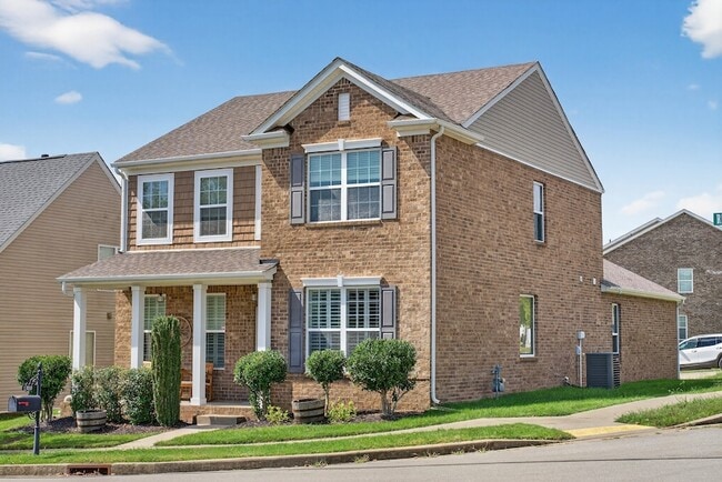 Photo - 1300 Riverbirch Way