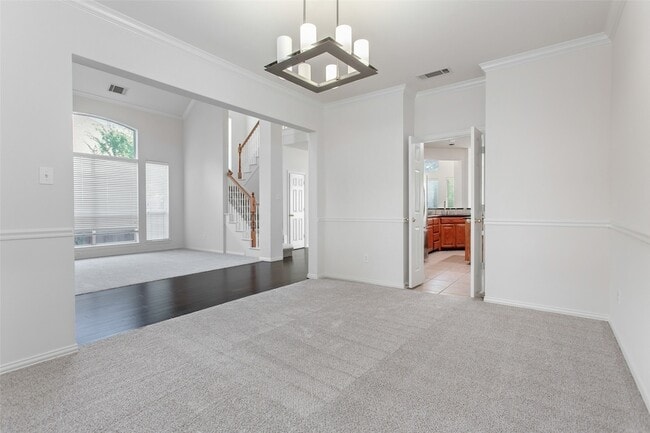 Photo - 915 Falcon Trail