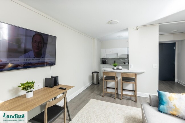 Photo - 305 Dr. M.L.K. Jr St S Unit 813.1403523