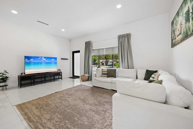 Building Photo - 4280 SW 13th Terrace Unit SI ID1623206P
