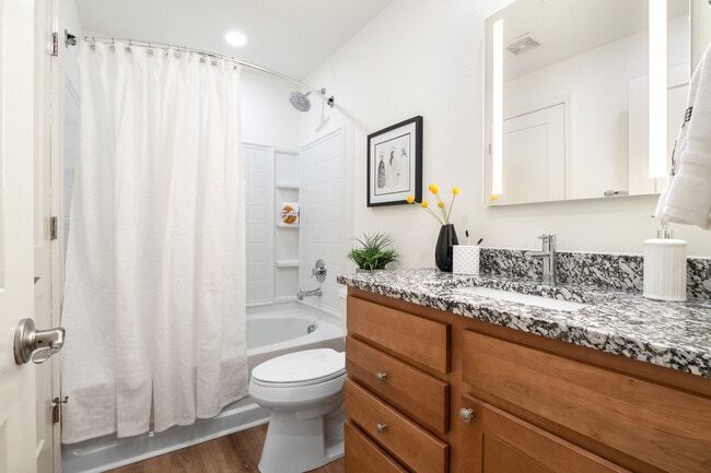 Photo - Woodchase Apartments