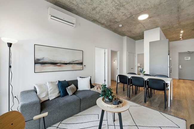 Photo - 853 W Blackhawk St Unit SI ID1466140P