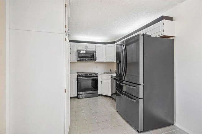 Photo - 13770 Oneida Dr