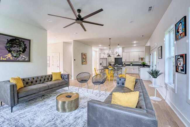 Photo - 1421 Lee St Unit ID1363342P