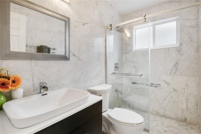 Photo - 922 Orange Isle