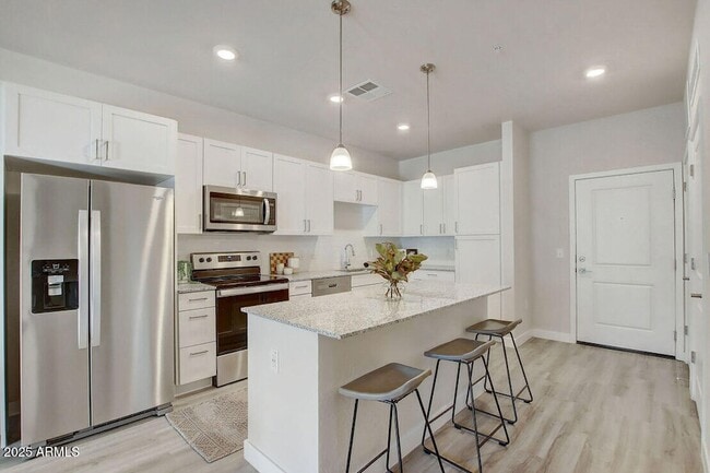 Photo - 28201 N Black Cyn Hwy Unit 1