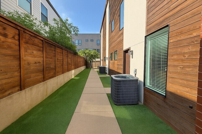 Photo - 1931 N Prairie Ave