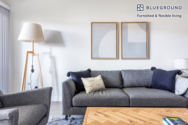 Photo - 233 S Barrington Ave Unit FL3-ID342