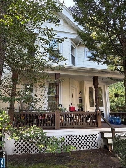 Building Photo - 150 Jane St