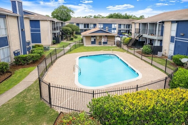 Photo - Pine Creek Apartments