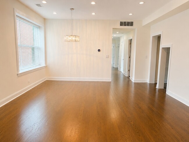 Photo - 4935 W Fulton St