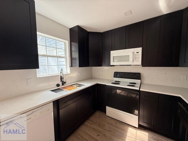 Photo - 1100 Pineland Ave