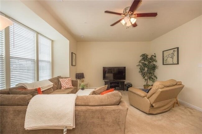 Photo - 627 Edison Dr