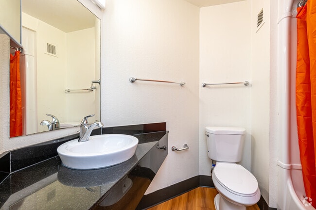 Studio Deluxe, 1BA - 286SF - Primary Bathroom - Siegel Select New Orleans