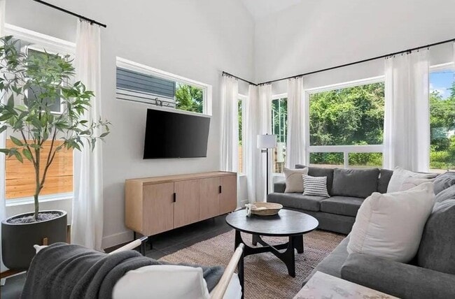 Photo - 1126 Linden St