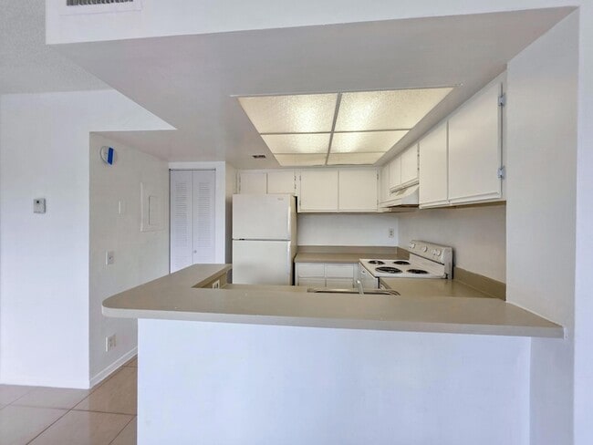 Photo - 708 Executive Center Dr Unit 12