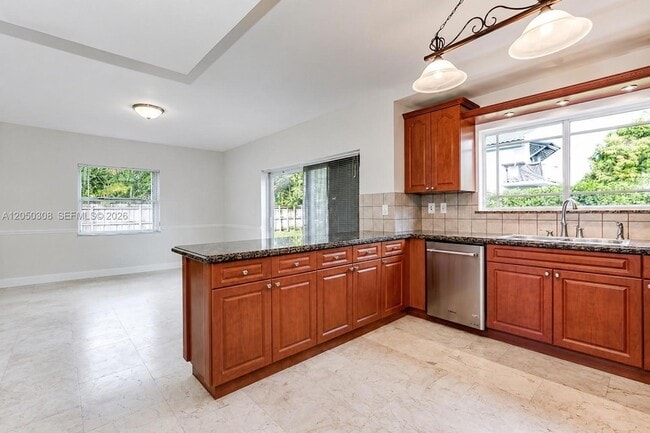 Photo - 1843 SW 138th Ave