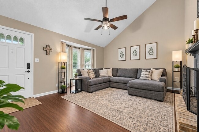 Photo - 203 Parrot Dr