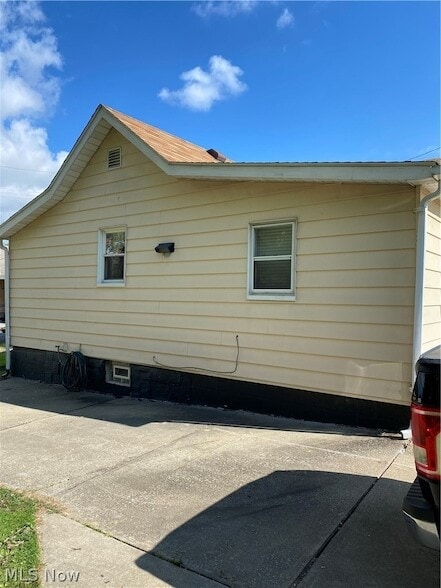 Photo - 665 Devitt Ave