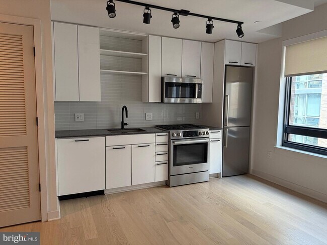 Photo - 70 N St SE Unit 616