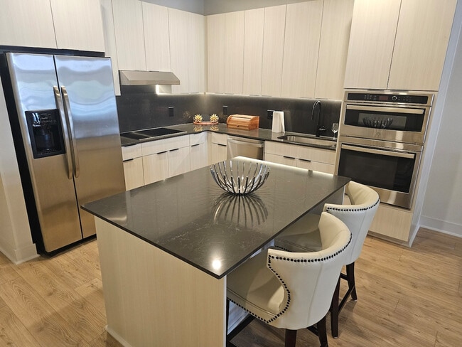 Photo - 2221 W Dallas St Unit SI ID1028915P