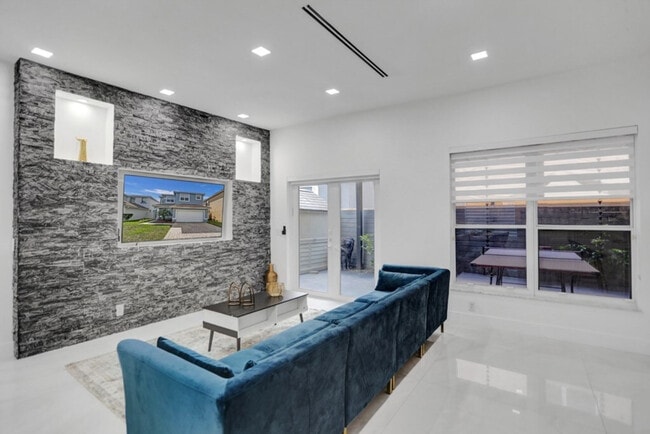 Building Photo - 3824 SW 49th Pl Unit ID1255736P