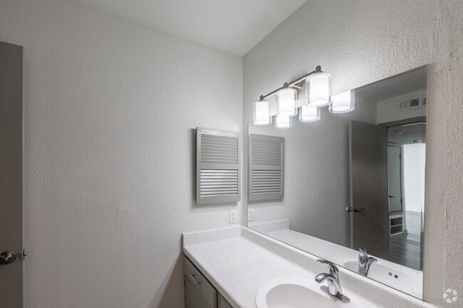 1BR, 1BA - 617 SF - Caspian Apartments