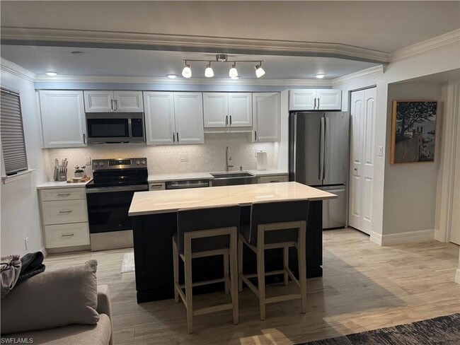 Photo - 960 7th St S