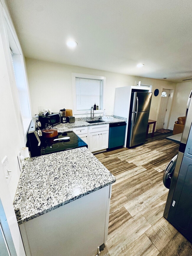 Photo - 115 Colonial Ave Unit ID1234788P