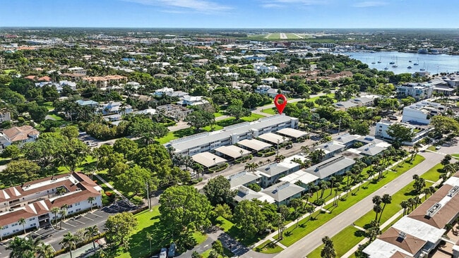 Photo - 636 Broad Ave S Unit FL2-ID1259386P