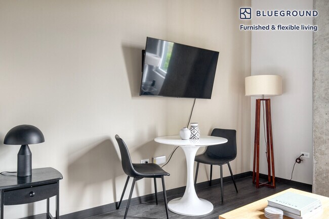 Photo - 150 N Ashland Ave Unit FL4-ID1059