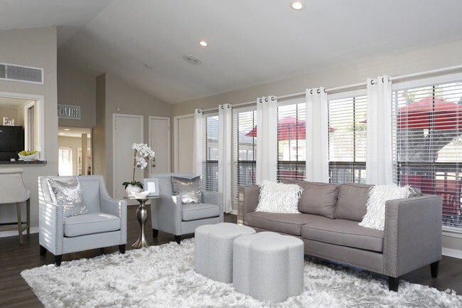 Photo - The Summit Apartments