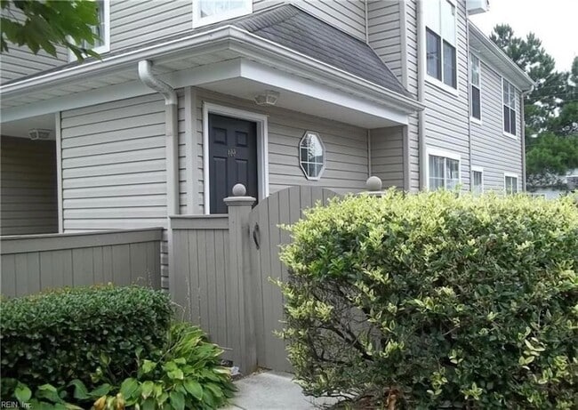 Building Photo - 400 Adkins Arch