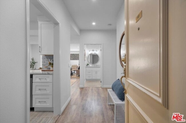 Photo - 1650 Veteran Ave Unit 107