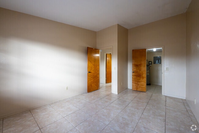 1BR, 1BA - 600SF - Version A - Bedroom - Fountain View Apartments