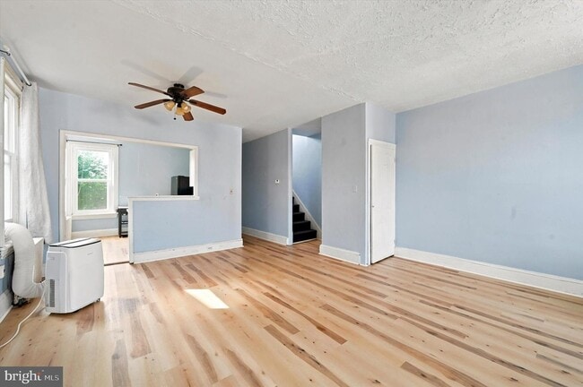 Photo - 204 Ripka St