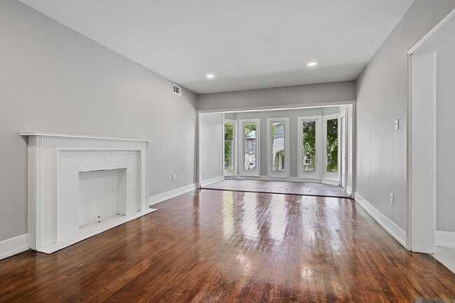 Photo - 416 E State St