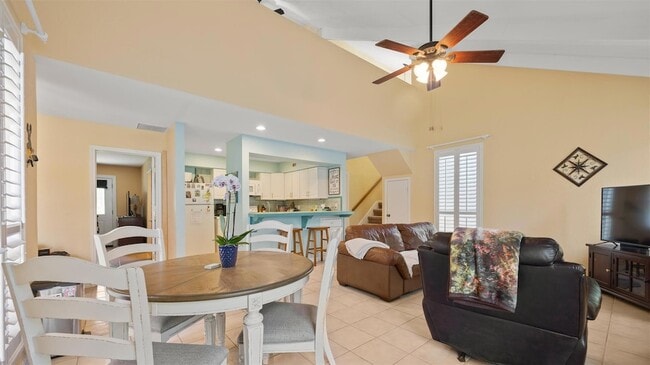 Photo - 4 Townhouse Cir