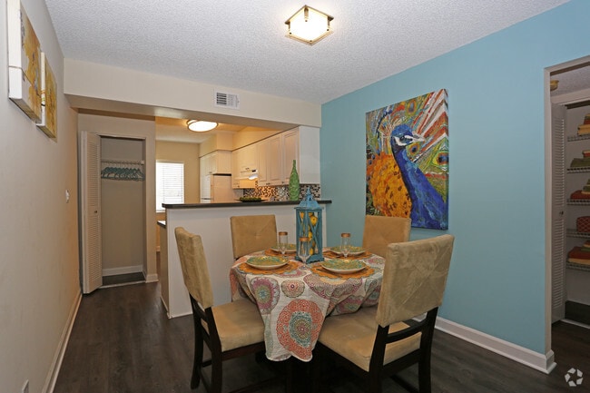 2BR, 2BA - 1,036 SF - Copley - Dining - Town Place