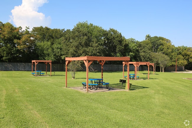 Picnic Area - Watermark at Baytown